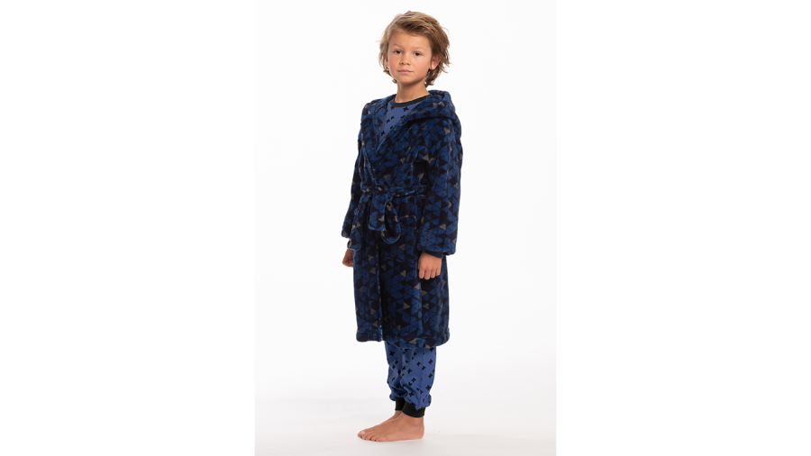 De Peignoir Tristan van Eskimo in het marineblauw met geprinte driehoekjes. Het is een warme zachte en omhullende peignoir met cache-coeur sluiting, riem en kap, en 2 zakken. Ideaal voor de koude wintermaanden.
