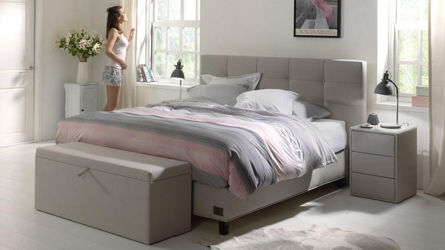 Serta Romantic Boxspring Set Opgemaakt