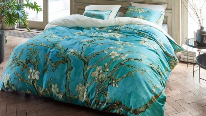Beddinghouse x Van Gogh Museum Almond Blossom Dekbedovertrek - Blauw - Sfeer