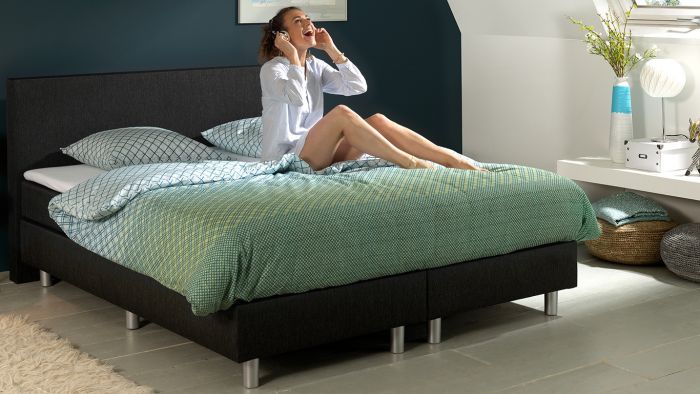 elliot hotelbox opgemaakt met model