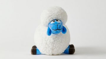 Met deze grote schaap-knuffel (+/- 50cm) van ultrazacht velours is  knuffelplezier gegarandeerd voor klein en groot!. Een goedgevuld groot Woody schaap met grappige details.